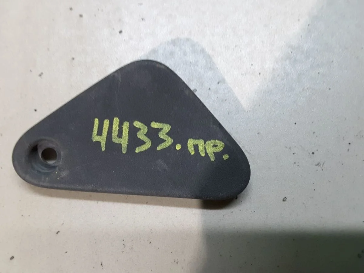 Кронштейн радиатора Volvo XC70 III (2007–2016)