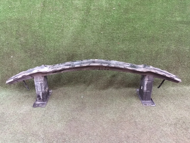 Усилитель бампера BMW E90