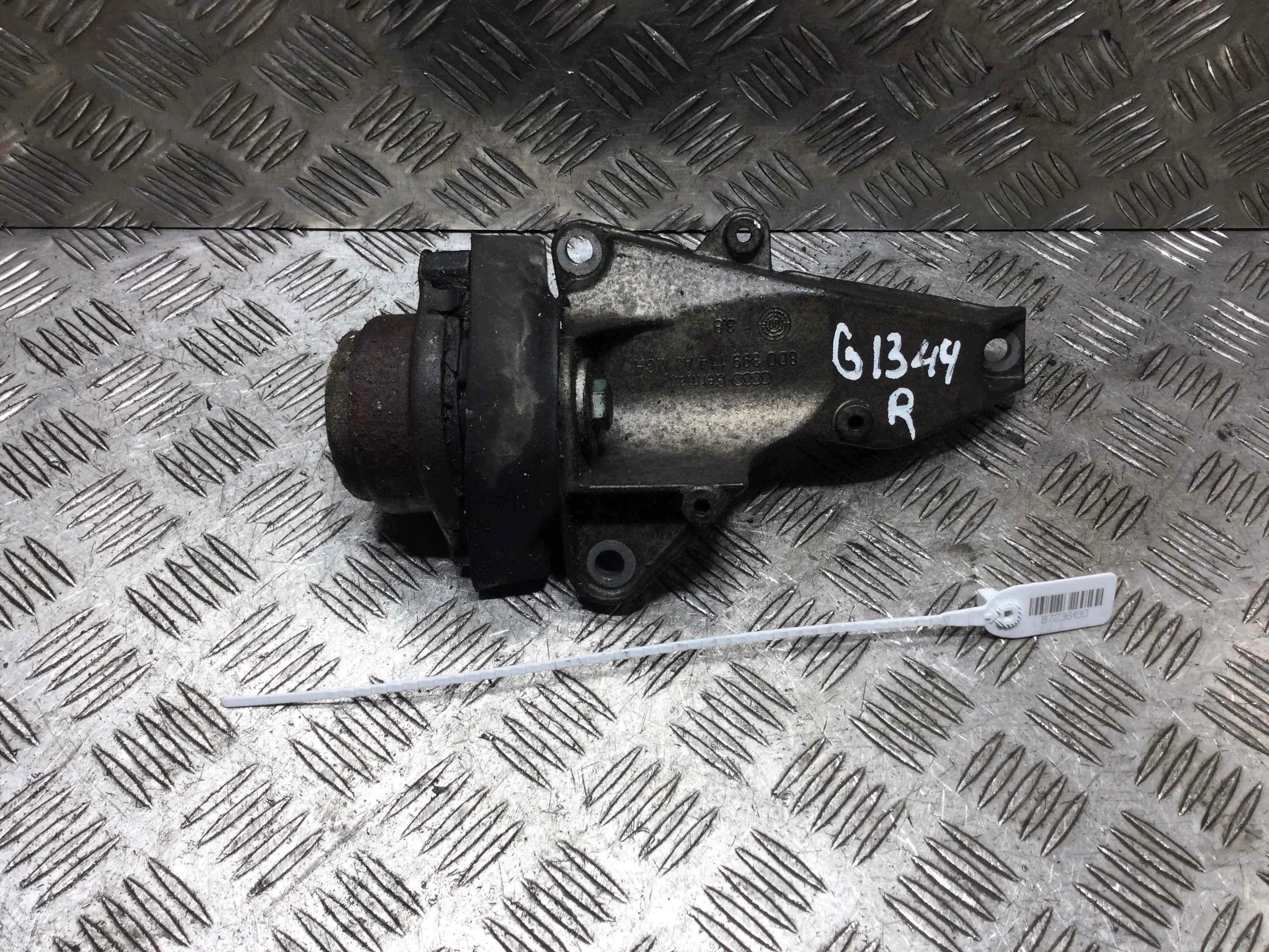 Кронштейн двигателя Audi A4 B6 (2000-2005) дизель 2.5 TDI Автомат Универсал