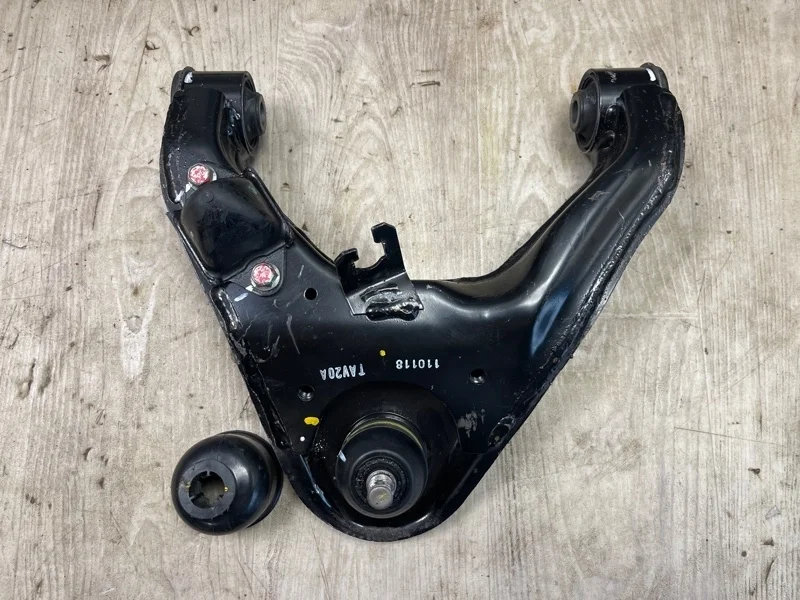 Рычаг подвески верхний Mitsubishi L200 2015- 2015 2016 2017 2018 2019 2020 2021 2022 2023 2024 4010A147 KL, передний левый