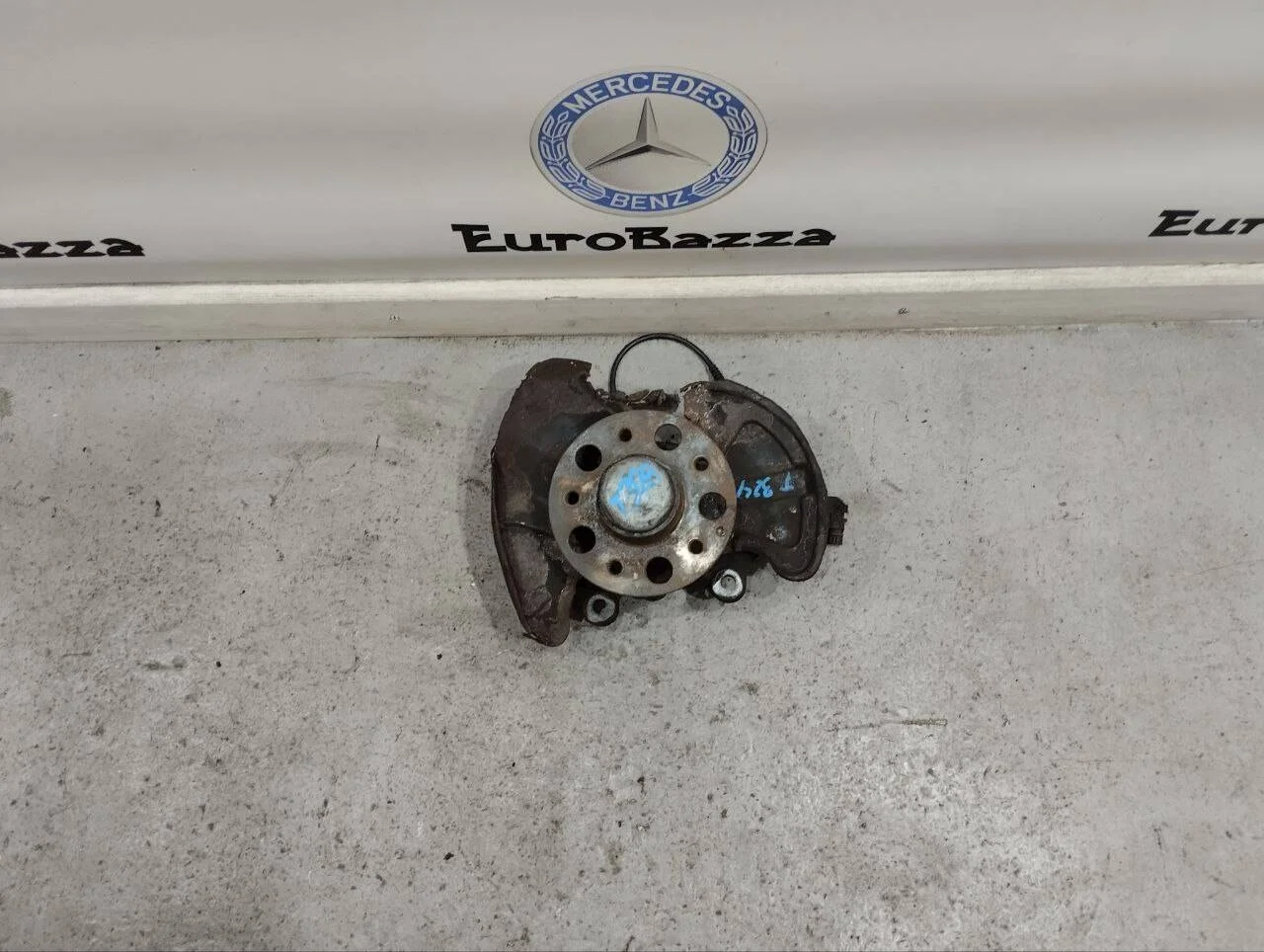 Поворотный кулак левый Mercedes W203