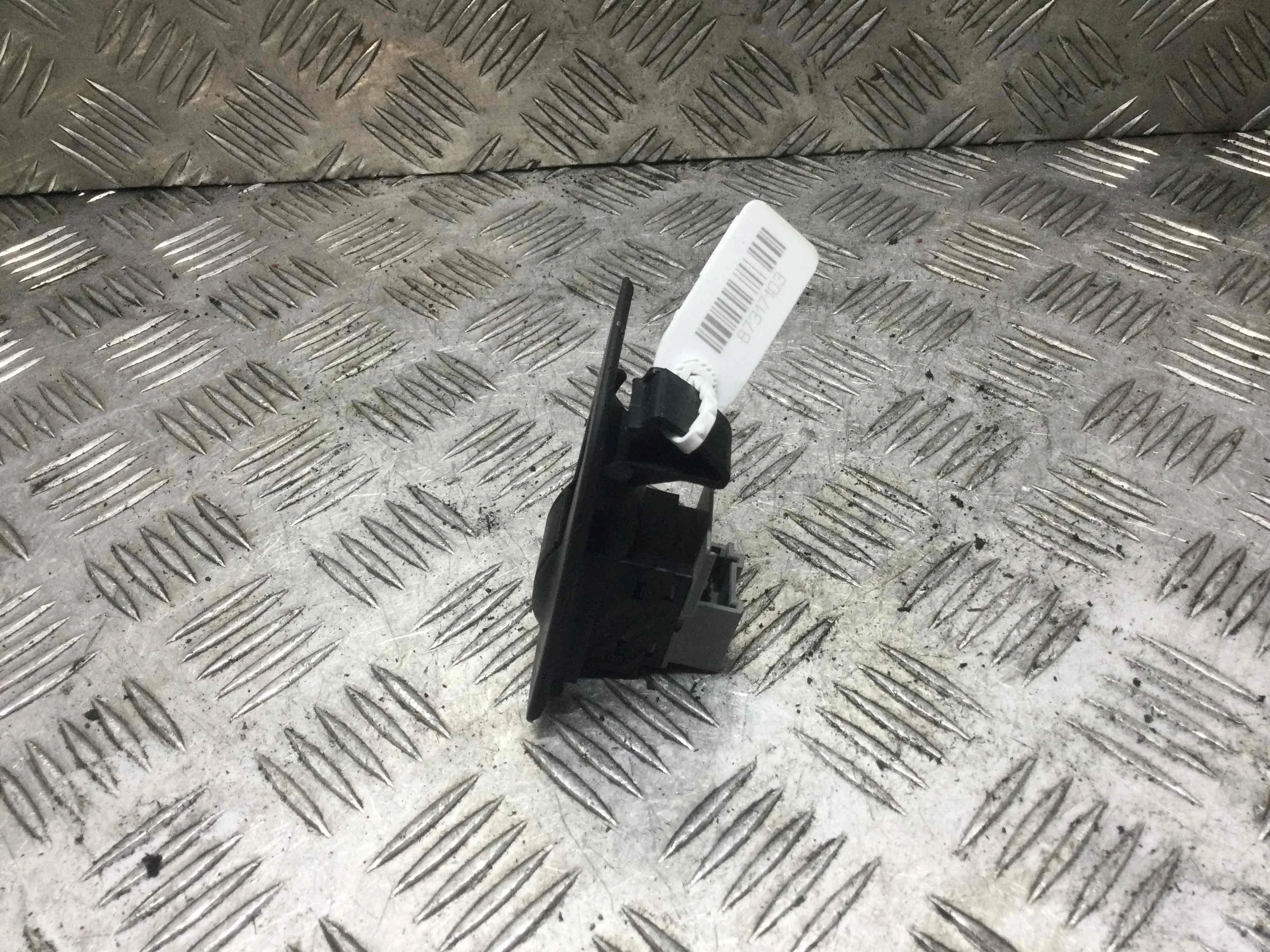 Кнопка стеклоподъемника заднего левого Audi A6 C5/4B (1997-2004) дизель 2.5 TDI Автомат Универсал