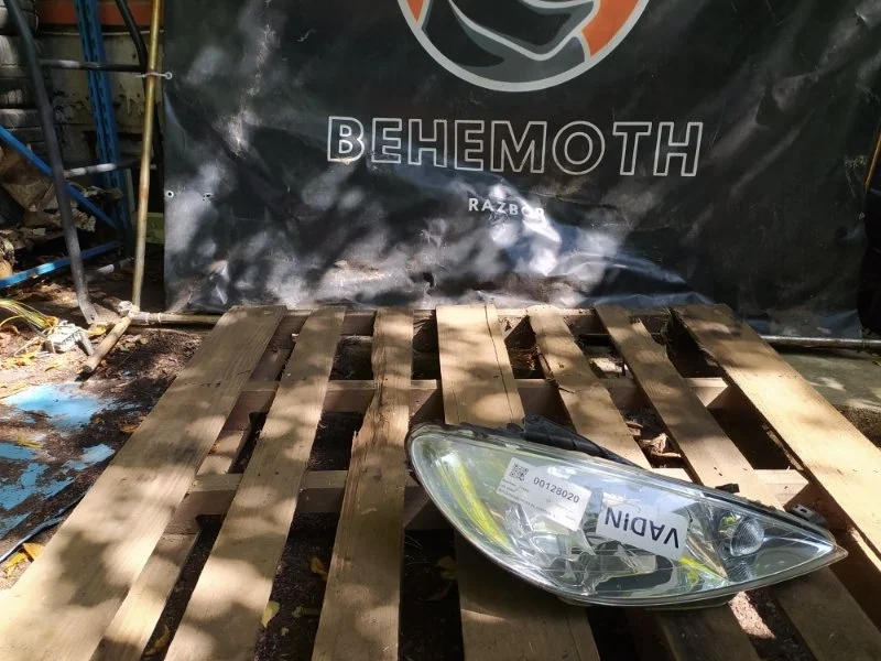 Фара галогеновая Peugeot 206 9628666780