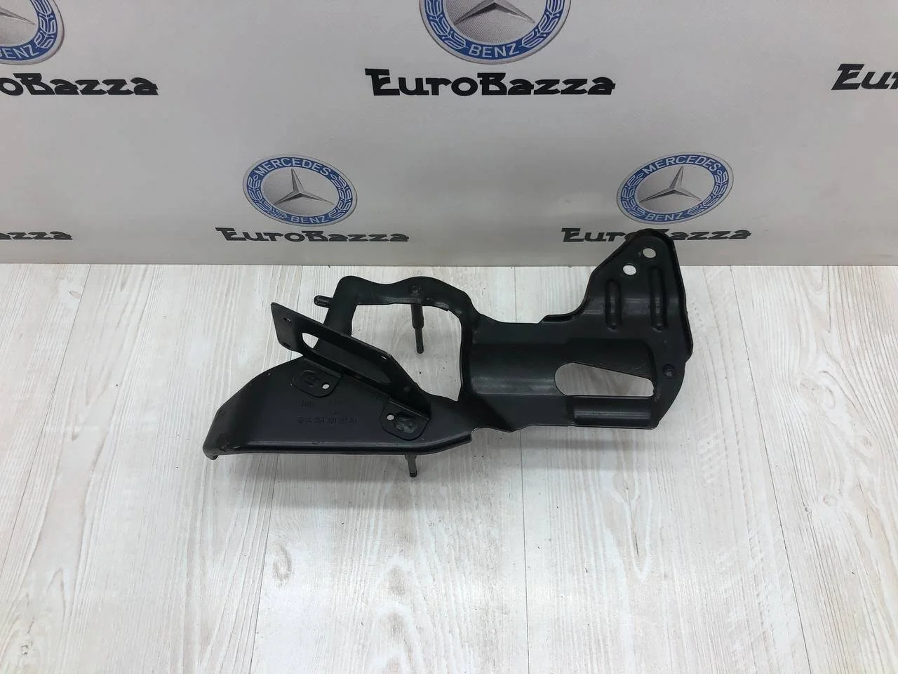 Кронштейн компрессора пневмоподвески Mercedes W251