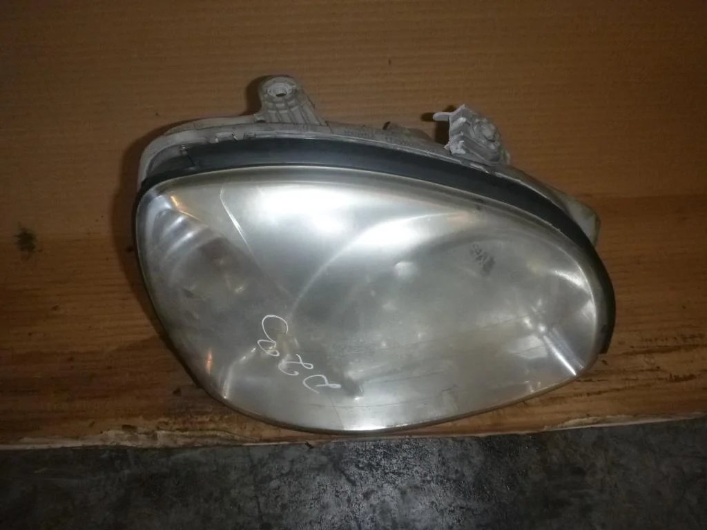 Фара передняя правая Hyundai SANTA FE I (2000—201