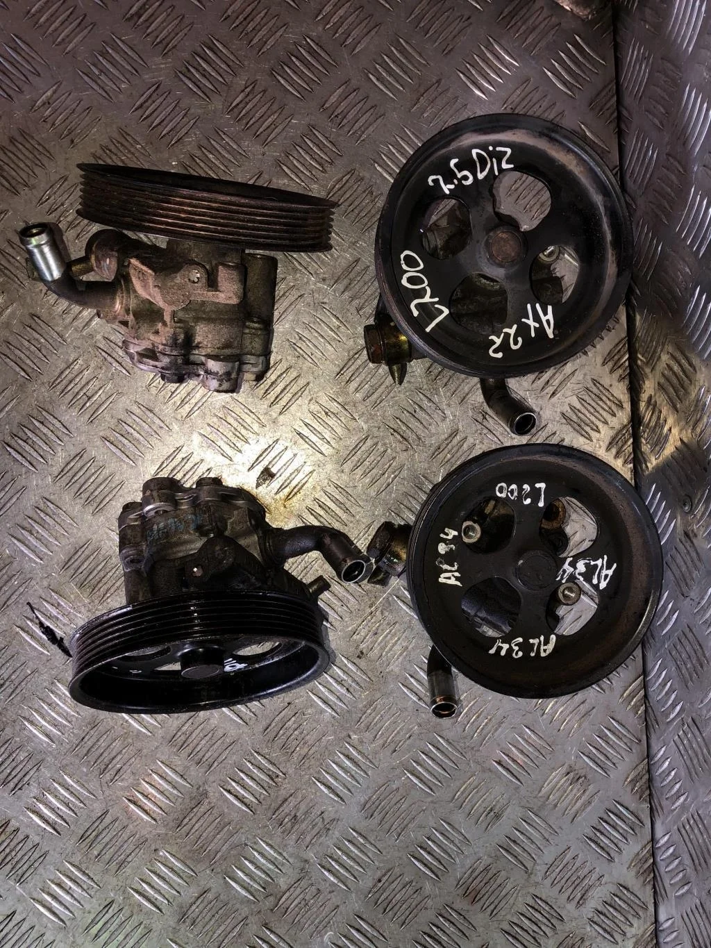 Насос гидроусилителя MITSUBISHI L200 IV (2006—201