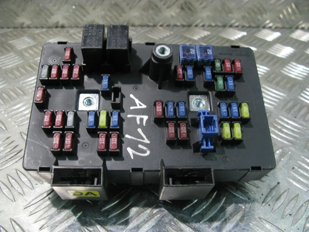 Блок предохранителей салон Opel Antara I (2006—20