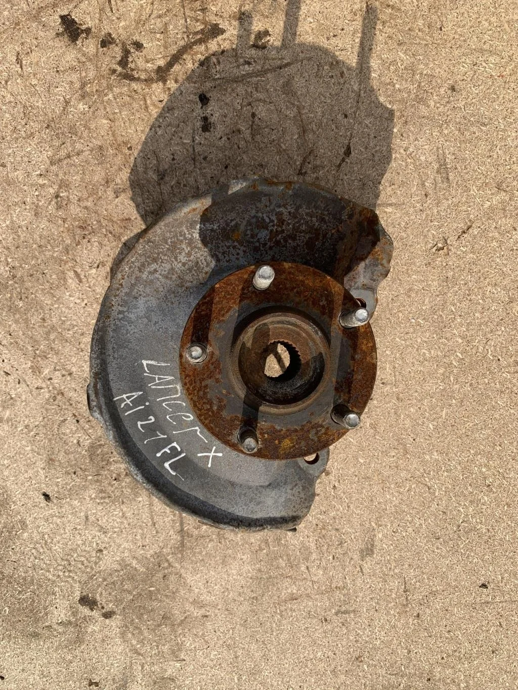 Кулак передний левый MITSUBISHI LANCER X (2007—20