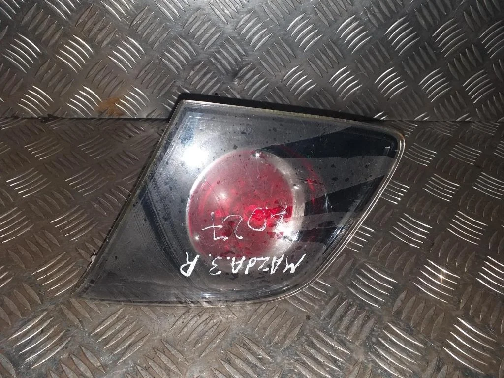 Фонарь внутренний правый MAZDA 3 BK рестайлинг (2