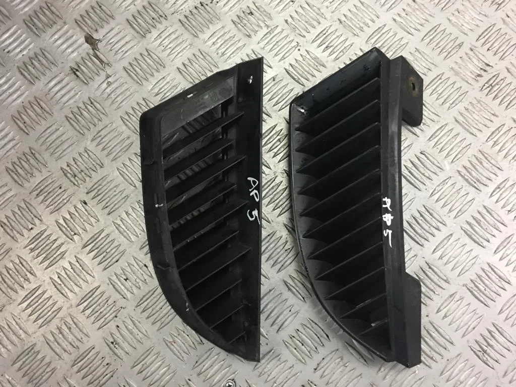 Решетка радиатора MITSUBISHI COLT Z30 (2002—2012)