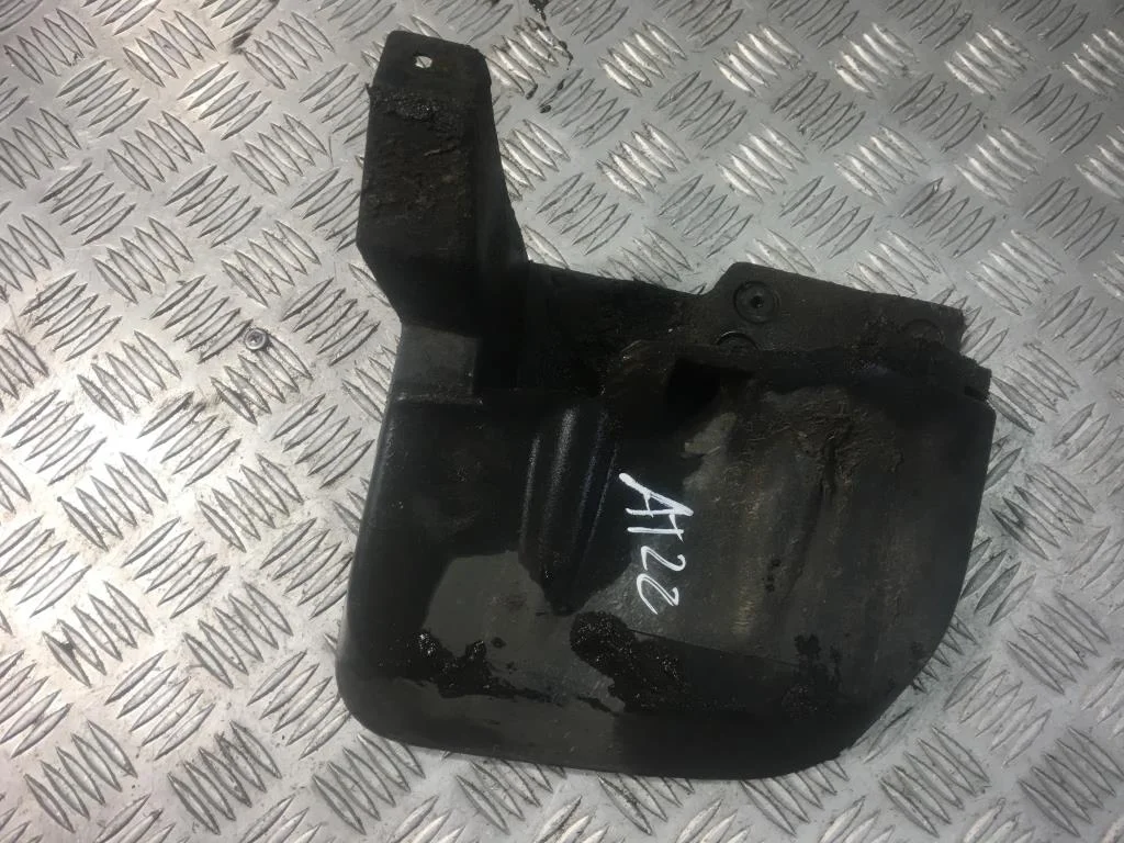 Брызговик передний правый MITSUBISHI L200 IV (200