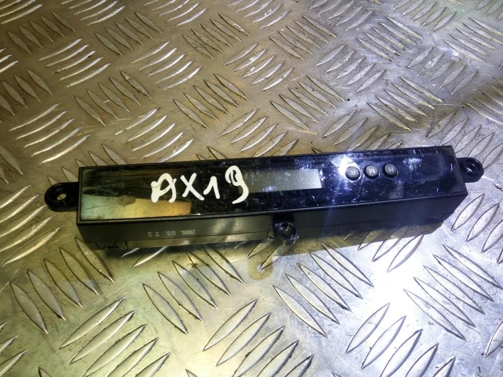 Часы электронные Hyundai SANTA FE II (2005—2010)