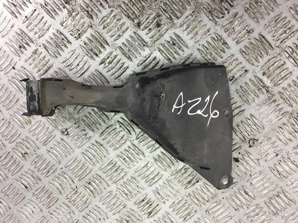 Воздухозаборник MITSUBISHI COLT Z30 (2002—2012)