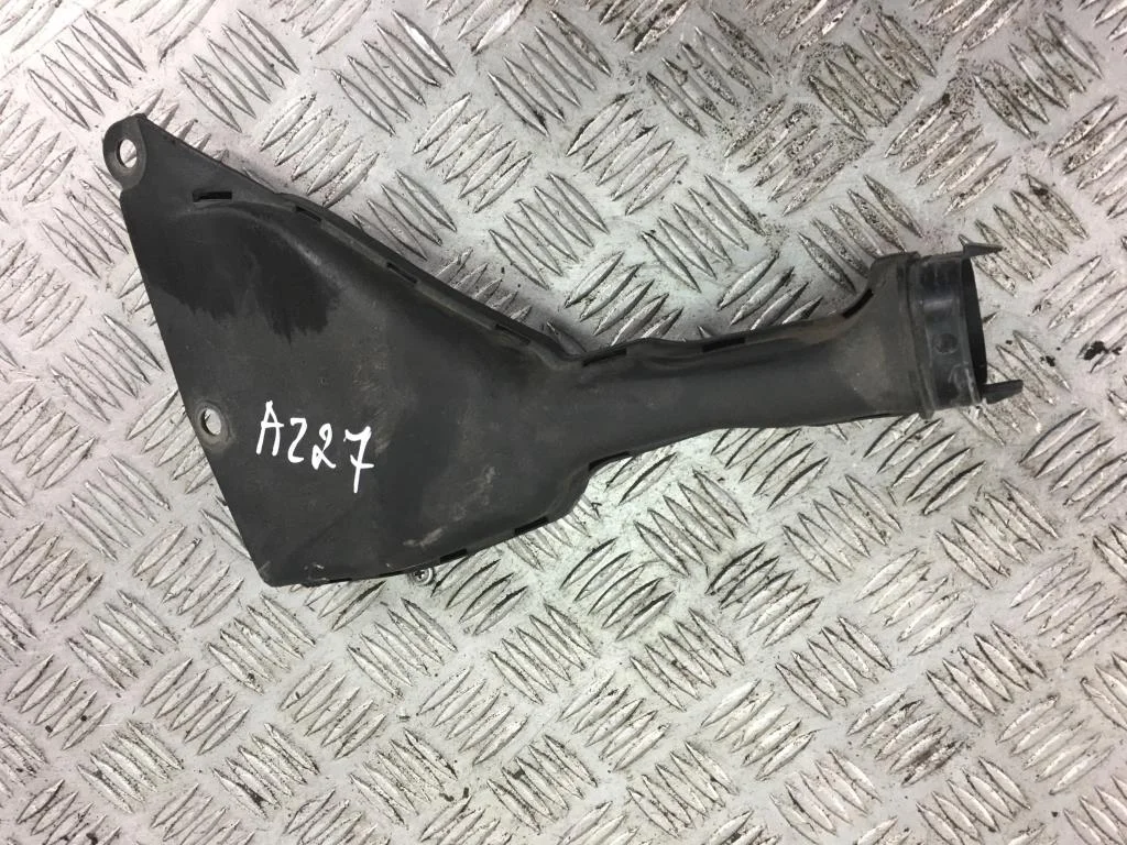 Воздухозаборник MITSUBISHI COLT Z30 (2002—2012)