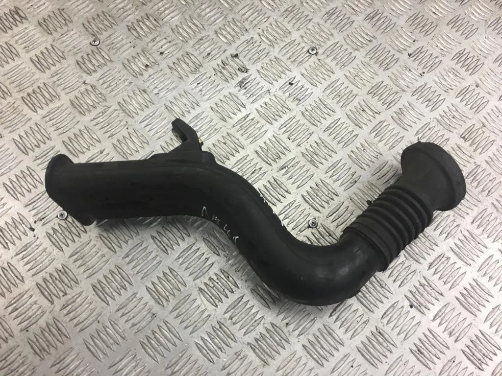 Воздухозаборник HONDA CR-V II (2001—2004)