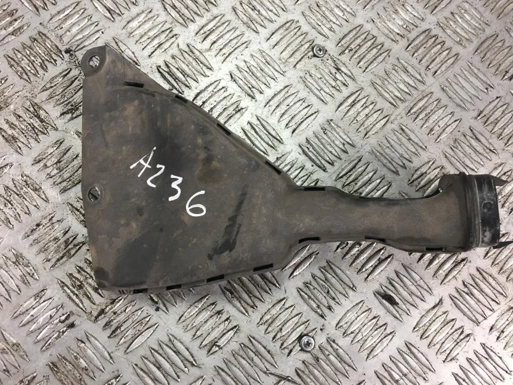 Воздухозаборник MITSUBISHI COLT Z30 (2002—2012)