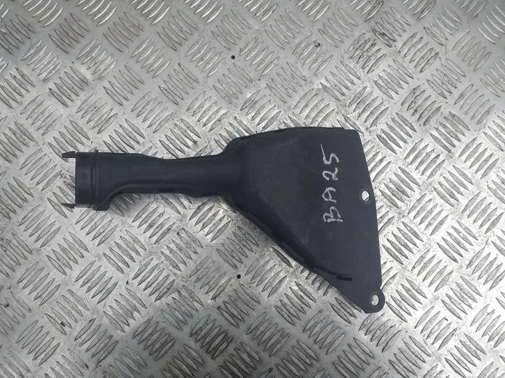 Воздухозаборник MITSUBISHI COLT Z30 (2002—2012)