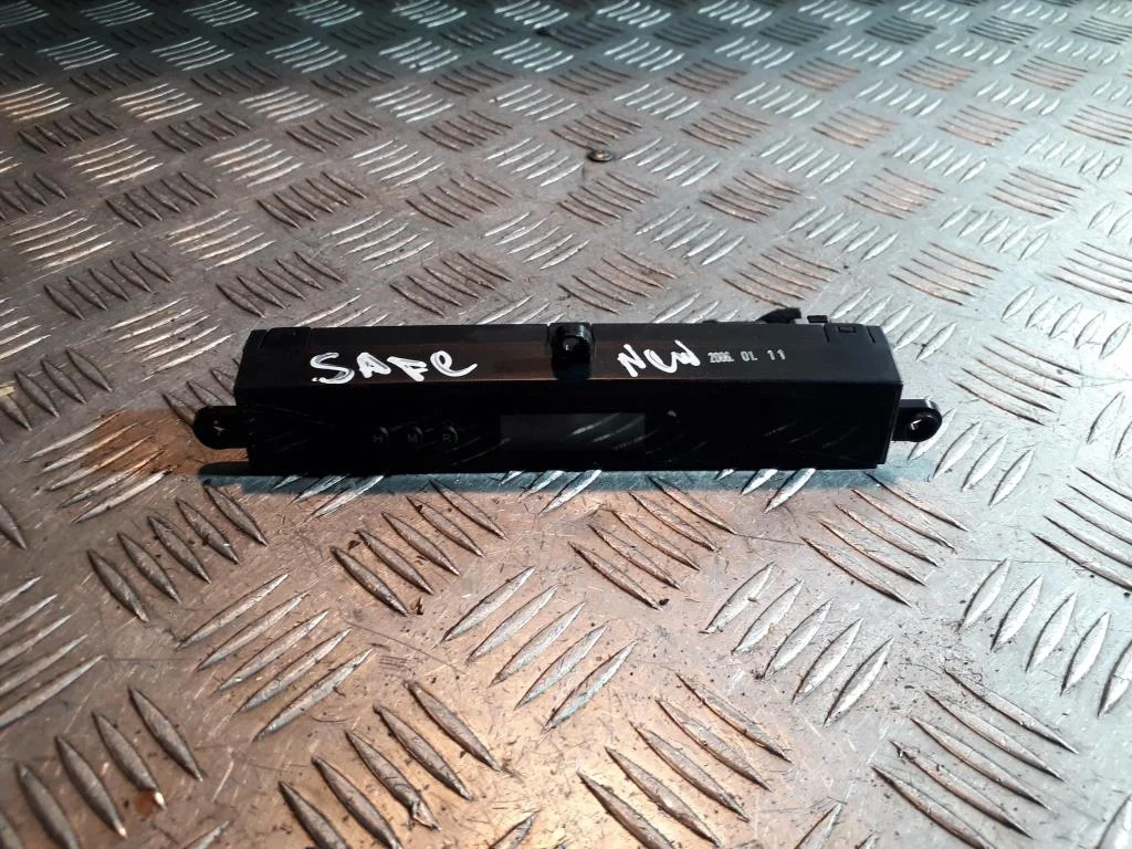 Часы электронные Hyundai SANTA FE II (2005—2010)