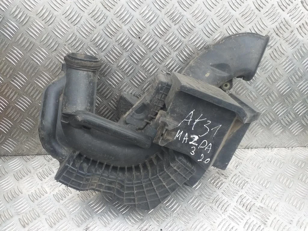 Резонатор воздушного фильтра MAZDA 3 BK рестайлин