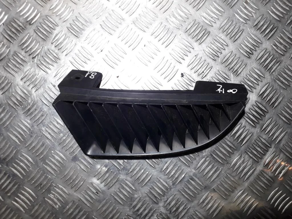 Решетка радиатора MITSUBISHI COLT Z30 (2002—2012)