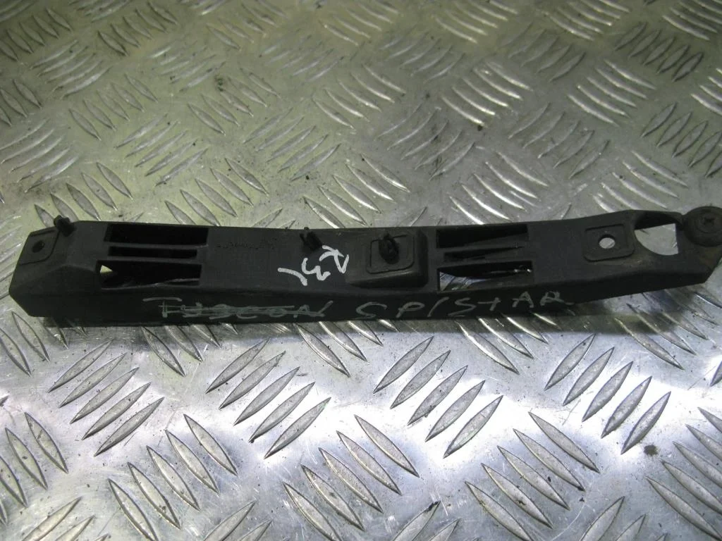 Кронштейн бампера передний MITSUBISHI Space Star