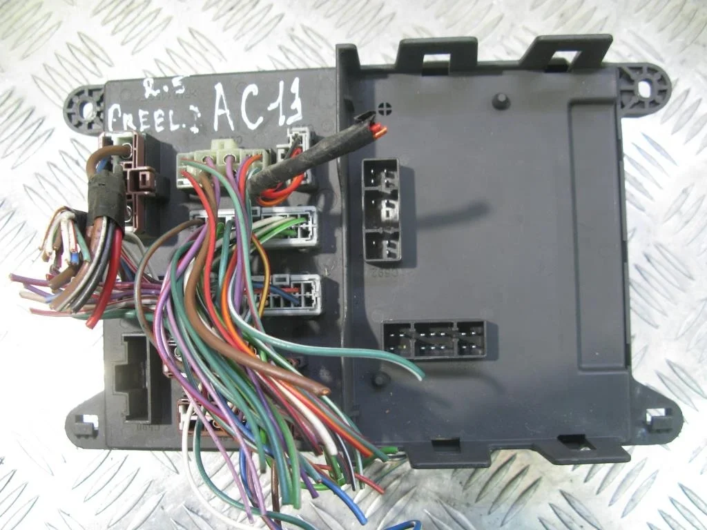 Блок предохранителей салон LAND ROVER FREELANDER