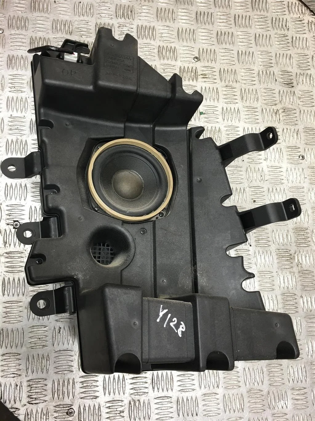 Сабвуфер SUBARU Tribeca WX (2004—2007)