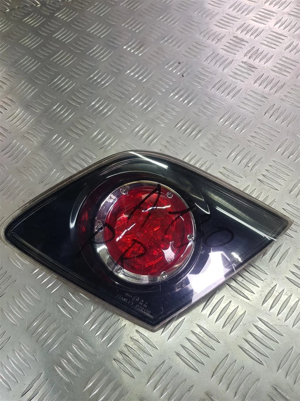 Фонарь внутренний правый MAZDA 3 BK рестайлинг (2