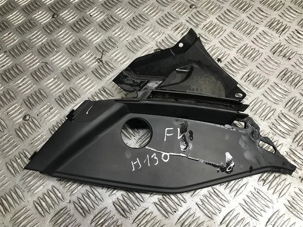 Накладка стеклоочистителя левая HONDA Civic VIII