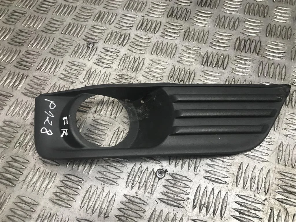 Рамка ПТФ FORD Focus II (2005—2008)