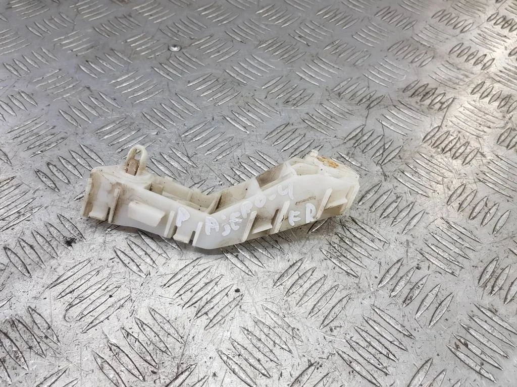 Кронштейн бампера передний MITSUBISHI PAJERO IV (