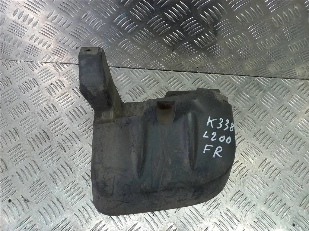 Брызговик передний правый MITSUBISHI L200 IV (200