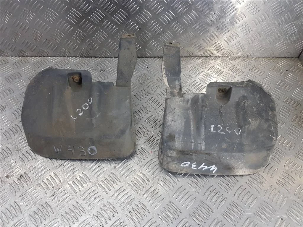 Брызговик передний правый MITSUBISHI L200 IV (200