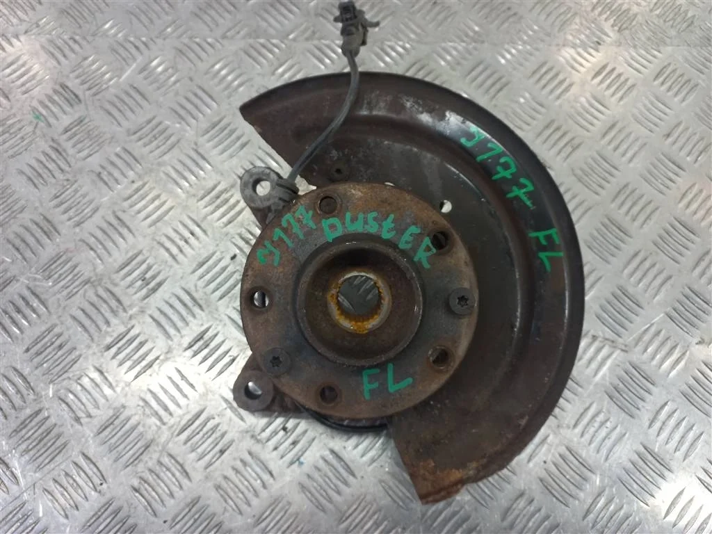 Кулак передний левый Renault Duster I (2010—2015)