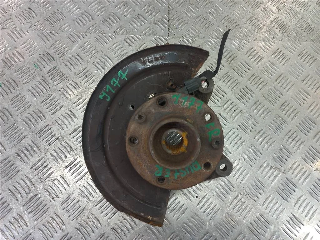 Кулак передний правый Renault Duster I (2010—2015)