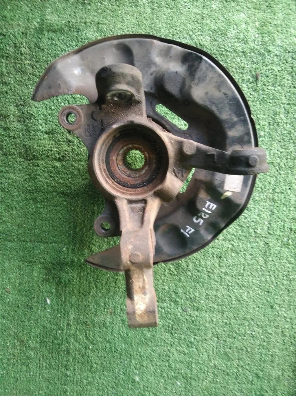 Б.у. кулак поворотный TOYOTA COROLLA E120 TOYOTA COROLLA E120