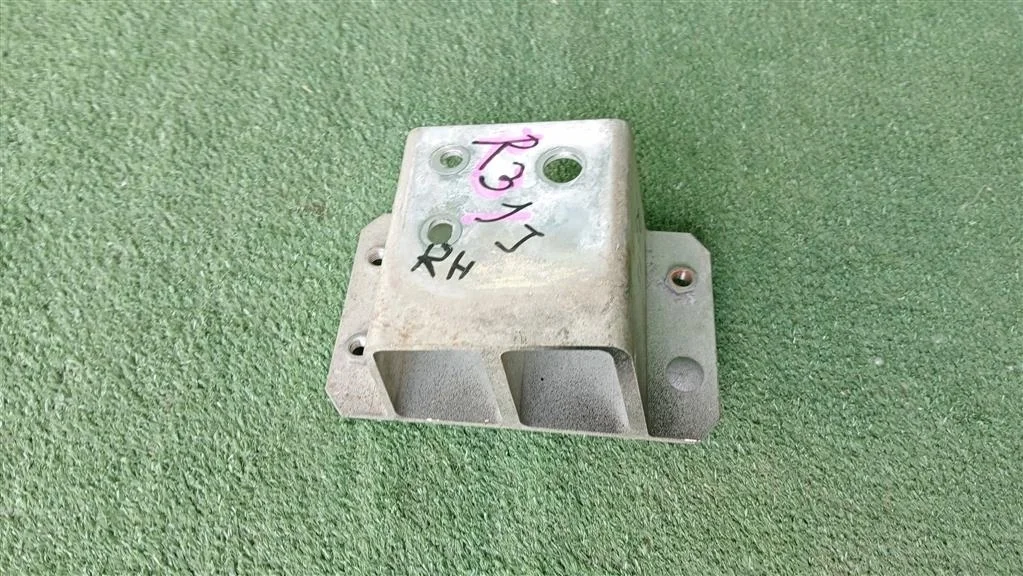 Б.у. кронштейн усилителя бампера зад TOYOTA RAV4 ACA30 TOYOTA RAV4 ACA30