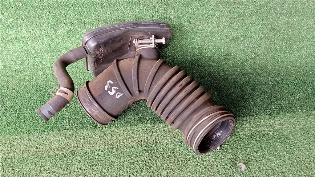 Б.у. патрубок воздушного фильтра MITSUBISHI Delica D5 CV MITSUBISHI Delica D5 CV