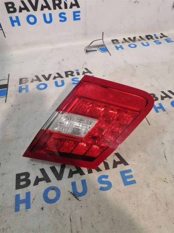 Фонарь в крышку багажника правый Mercedes-Benz E-Class A2129060258 W212