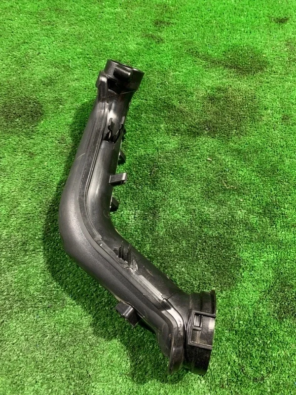 Патрубок интеркулера Audi A1 2014 03C145673N 8X1 CAXA