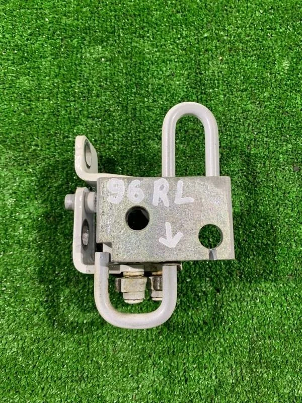 Петля двери задней левой нижняя volkswagen Golf 2009 1K4833411Q 6 CCZ