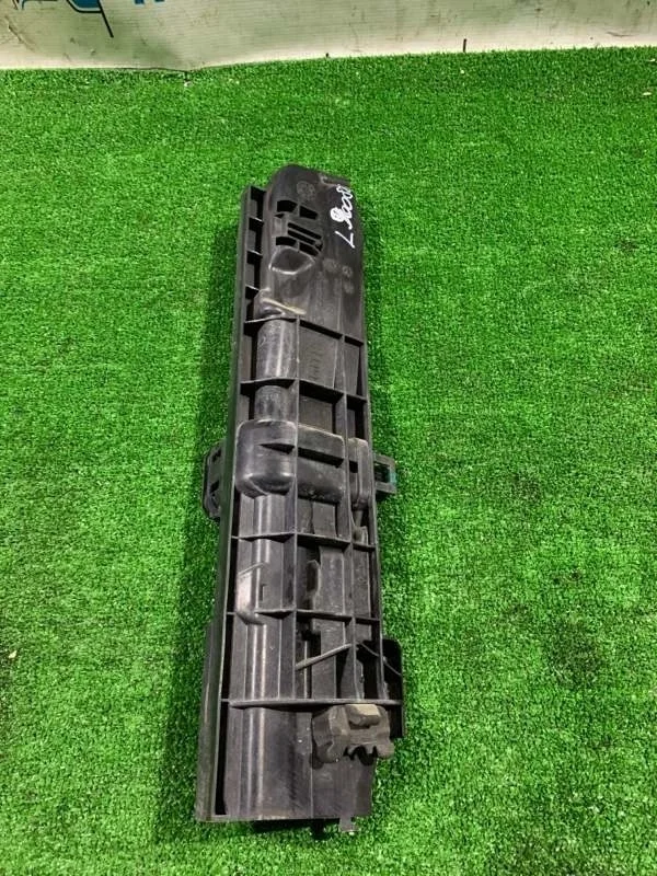 Кронштейн радиатора левый BMW 3 2008 17107524912 E90 N52B25, левый