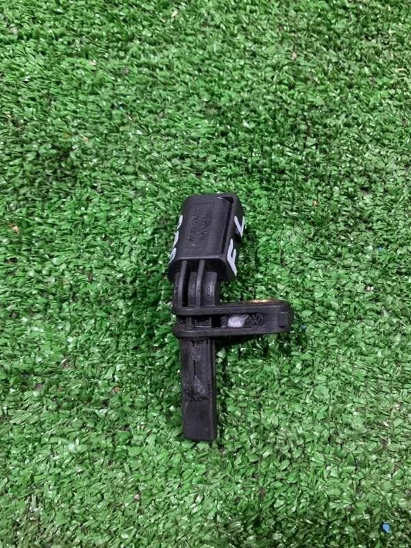 Датчик ABS передний левый volkswagen Passat 2008 7H0927803 B6 BZB