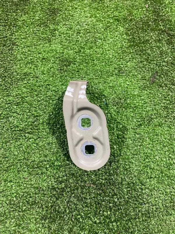 Кронштейн крыла BMW 5 2012 41357207206 F10 N20B20B, передний правый