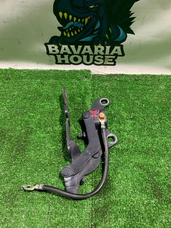 Петля капота BMW 1 2006 41617210673 E87 N52B30AF, левая