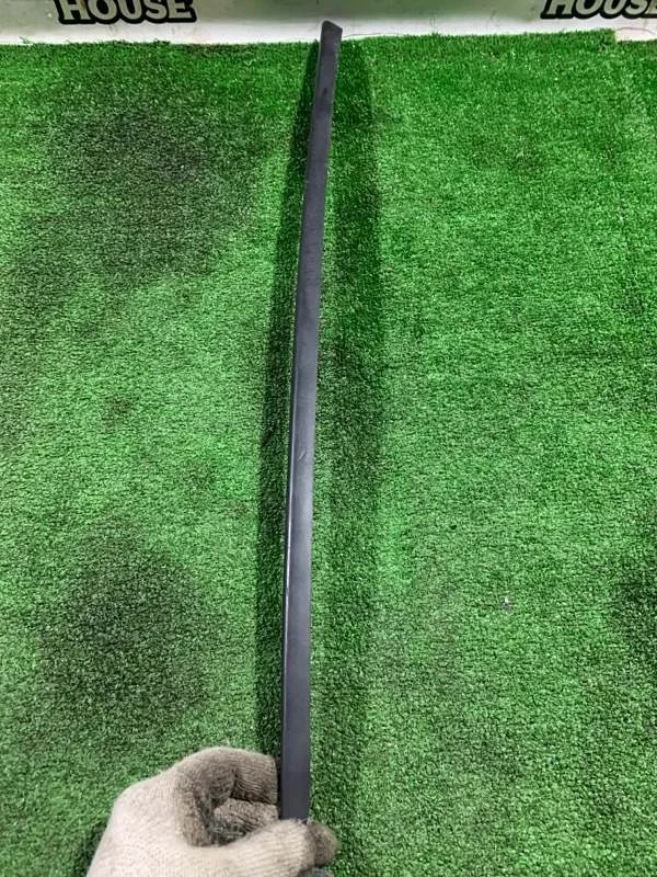 Молдинг лобового стекла Audi A6 2011 4G0854328A C7 CHV, правый