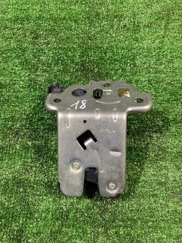 Замок багажника Audi A3 2009 8K9827505A 8P CCZ