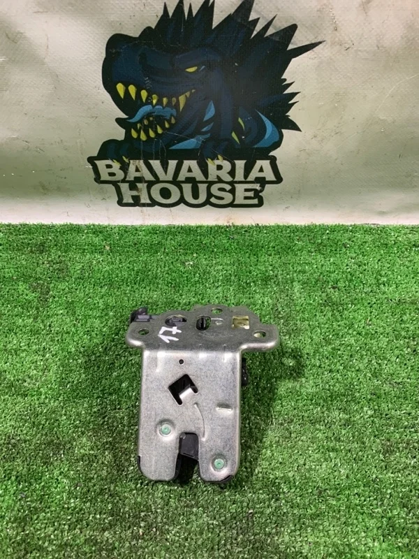 Замок багажника Audi A3 2008 8K9827505A 8P CCZ