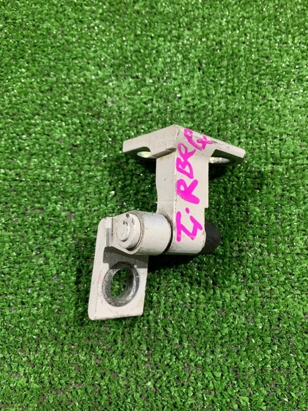 Петля двери задней левой верхняя volkswagen Passat 2010 3C4833401D B6 CDA