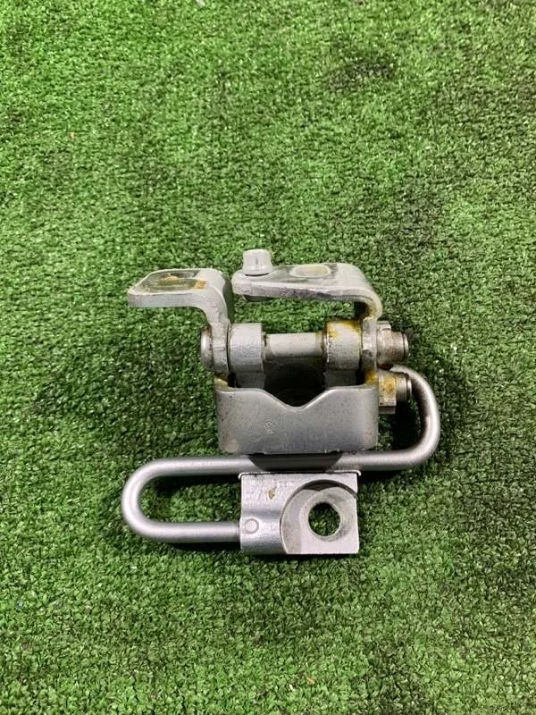 Петля двери задней левой нижняя volkswagen Golf 2010 1K4833411Q 6 CBZ